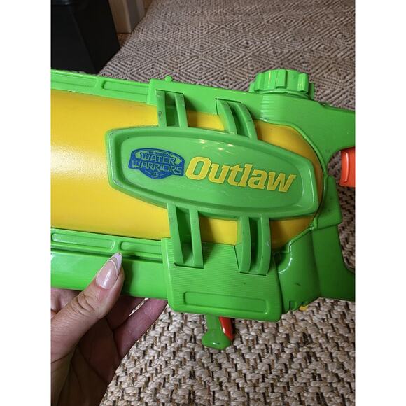 NEW Buzz Bee Toys Water Warriors Air Pressure Gun Water Blaster Outlaw - Picture 8 of 16
